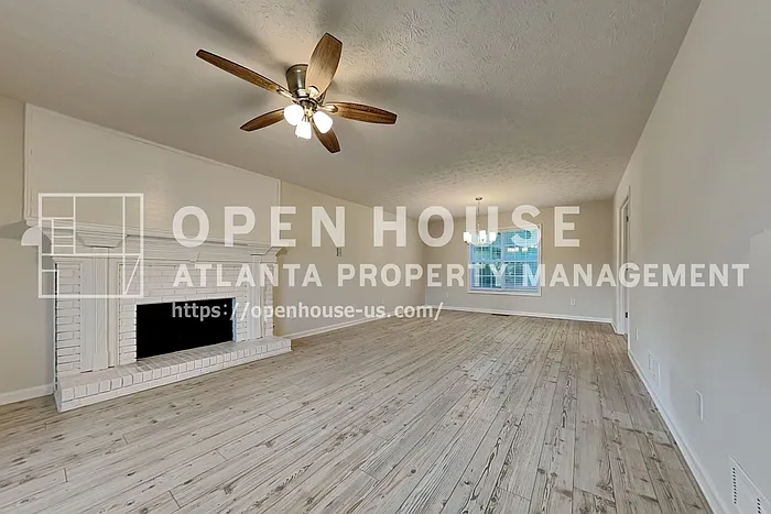 3 bed, 2.5 bath, 2893 sqft, $2,400 — Photo 3