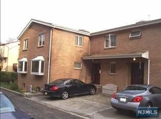 20 Maple St #B, Edgewater, NJ 07020