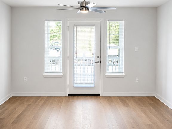 3rd image of 3311 Rozzelles Ferry Rd #103