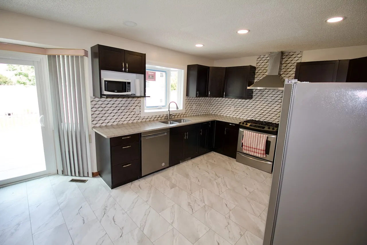 5 Bed 3.5 Bath Home For Rent Twin Brooks Edmonton — Photo 4