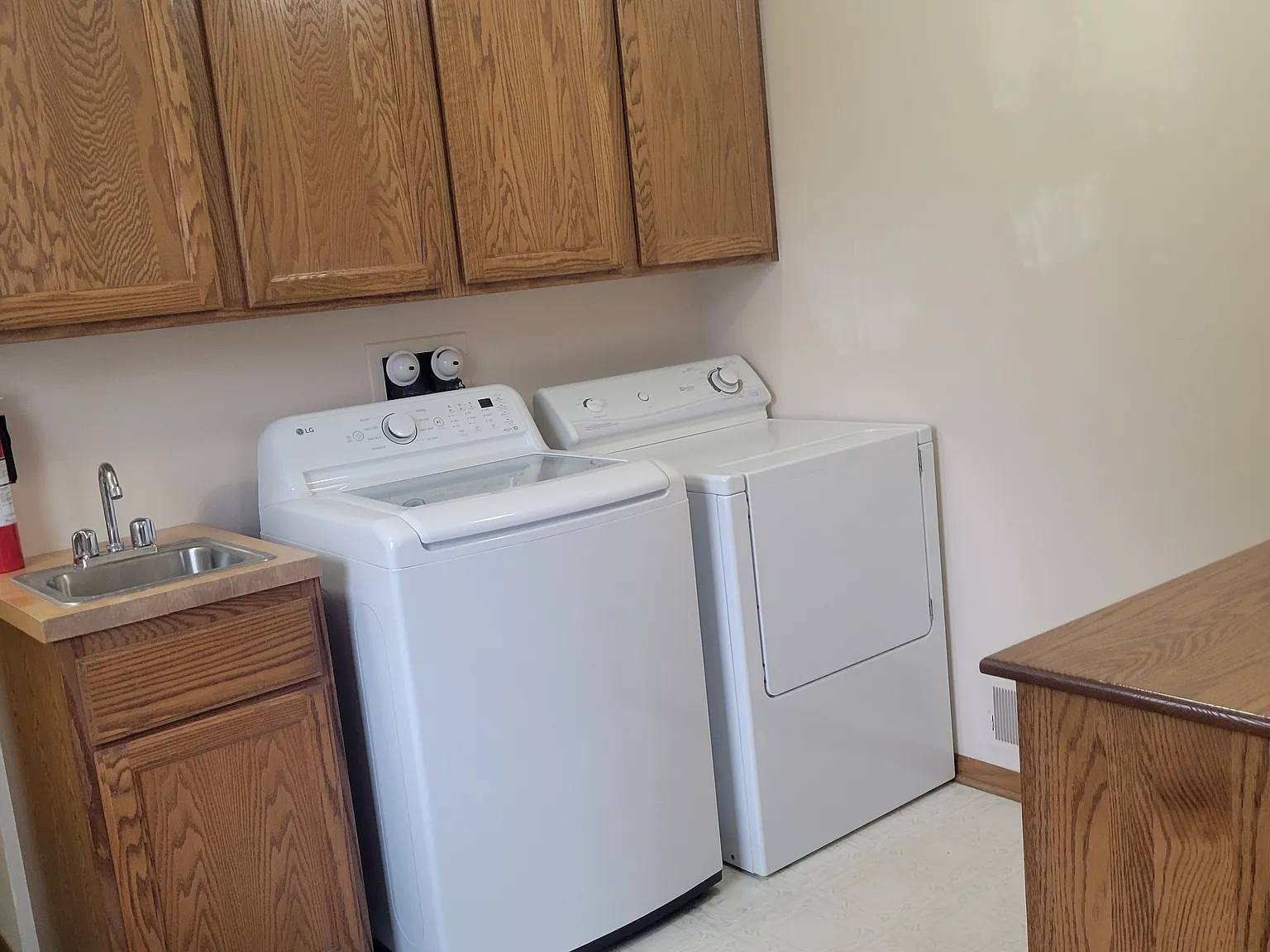 3 bed, 1.5 bath, 2100 sqft, $2,200 — Photo 4