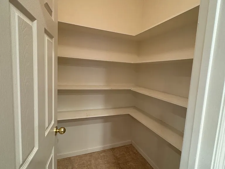 2912 Safford Ave — Photo 5