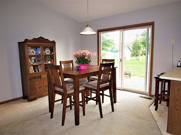 2nd image of 27 Belmont Pl E