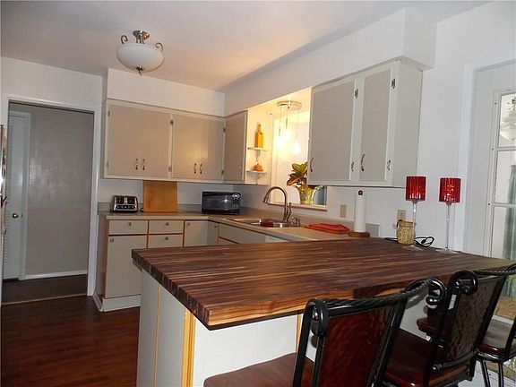 Kitchen with plenty of cabinets and counter top space