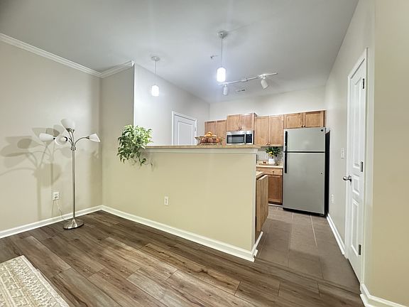 5th image of 400 Bucksley Ln Unit 106