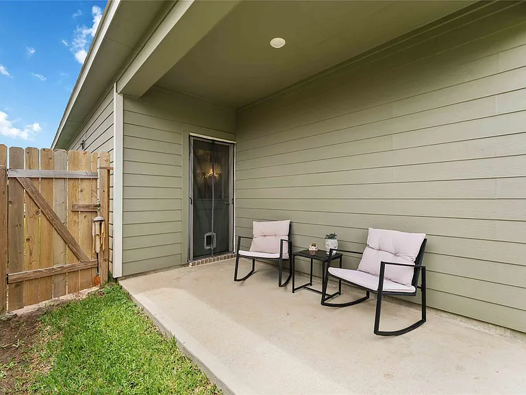 7954 Cypress Country Dr — Photo 21