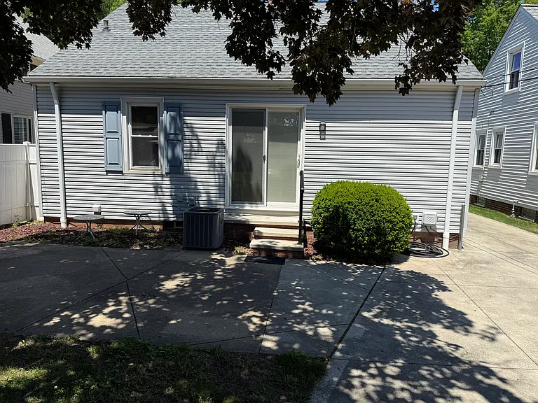 2701 Lincoln Ave — Photo 5