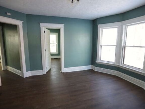 4th image of 1220 Wealthy St SE