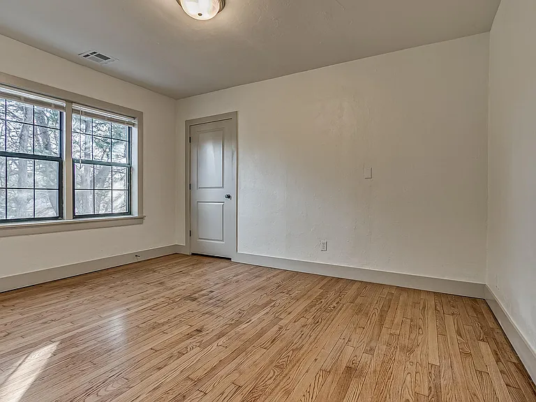 2110 N Kelley Ave — Photo 22