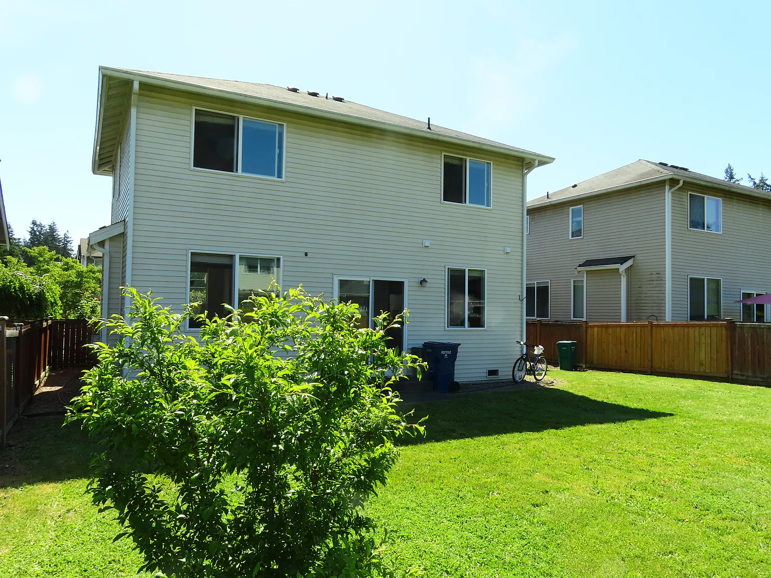 3 bed, 2.5 bath, 1576 sqft, $3,100 — Photo 2