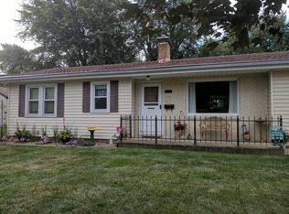 225 N Country Club Rd, Decatur, IL 62521