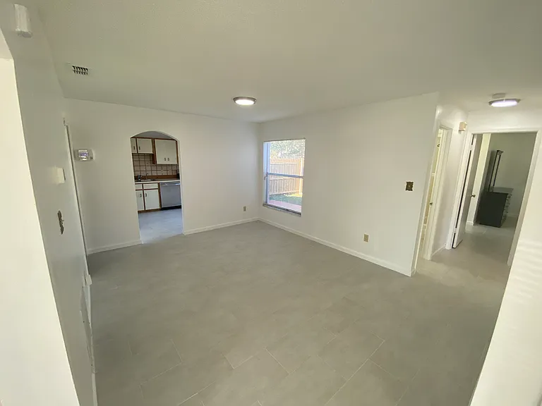 2403 Albaca Dr — Photo 8