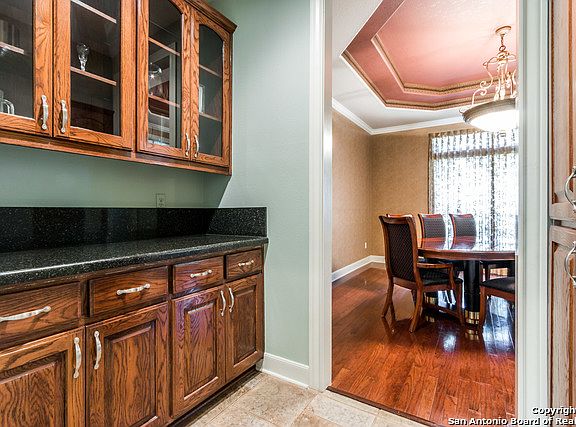 5th image of 14 Palace Place Dr