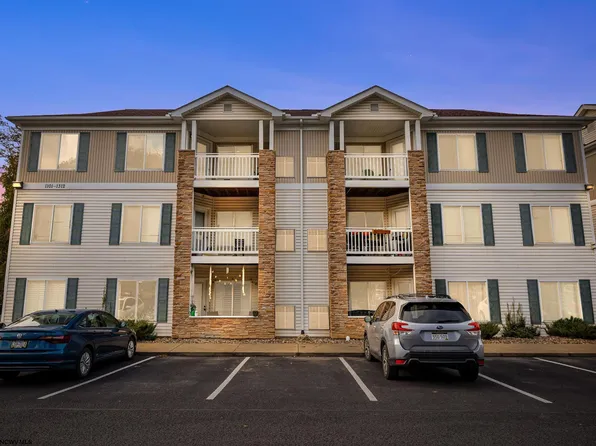 1312 University Commons Dr, Star City, WV 26505