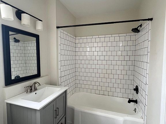 5th image of 2109 Fort Davis St SE APT 301