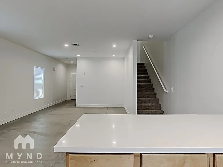 909 S 5th Ave #2 — Photo 2