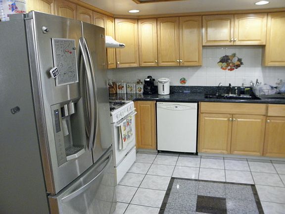 4th image of 655 Barto St