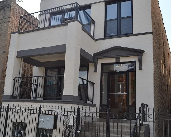 3245 W Division St — Photo 1