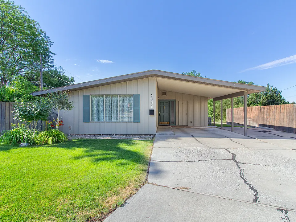 2044 Sunrise Cir