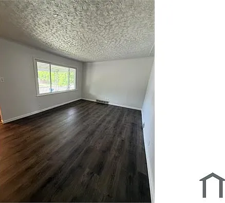 3 bed, 1200 sqft, $1,700 — Photo 2