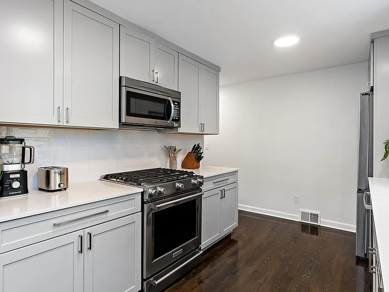 5916 44th Ave SW — Photo 18