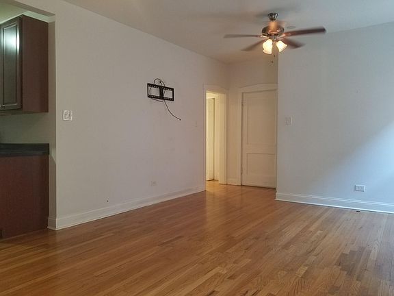 4th image of 2136 W Berteau Ave #1S
