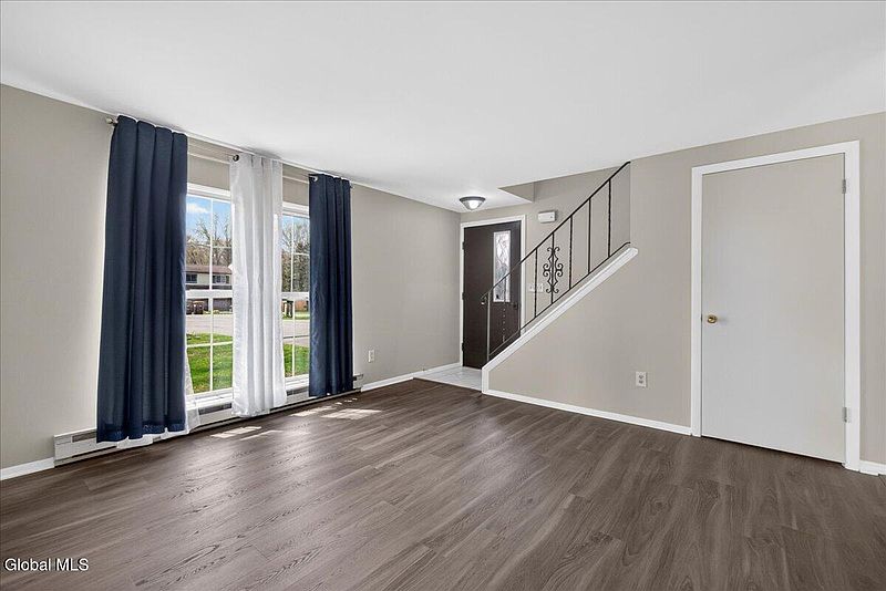 2nd image of 25A Woodcliffe Drive