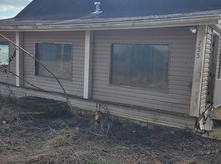 755 Winstead Rd, Quebeck, TN 38579