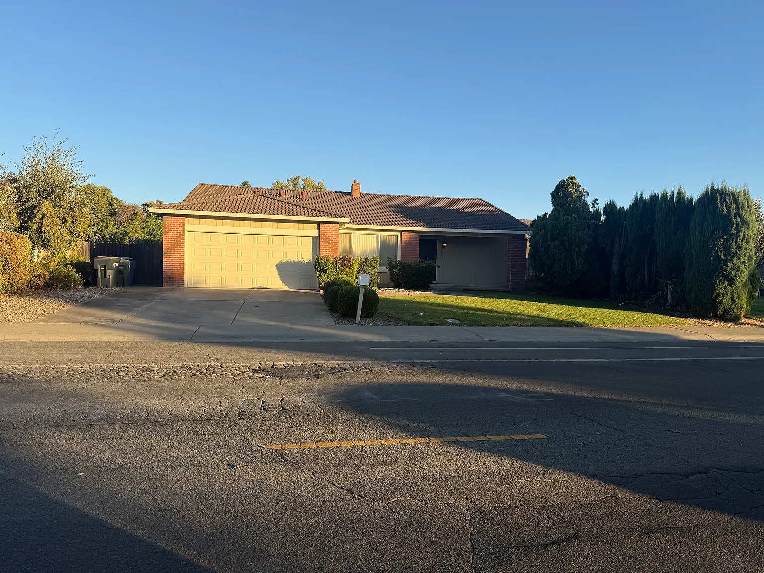 3 bed, 1688 sqft, $2,600 — Photo 1
