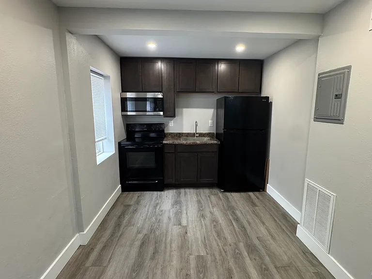 124 N Eddy St #16 — Photo 1