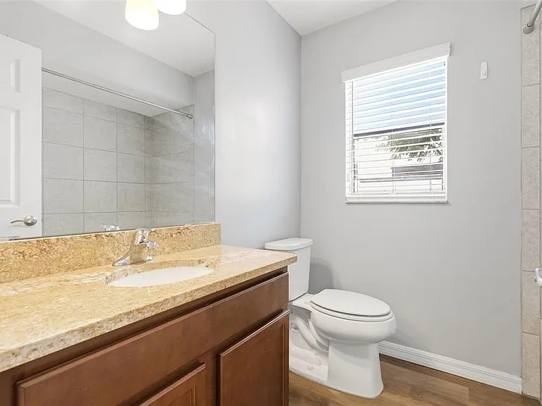 10 N Fairfax Ave #10 — Photo 15