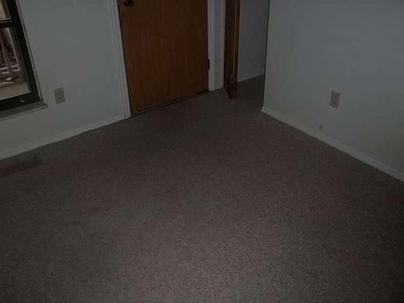 4th image of 2405 Windsor Village Dr