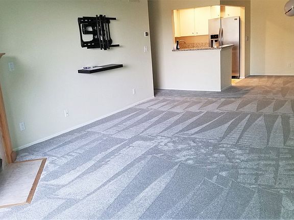 3rd image of 12720 Burbank Blvd Unit 215