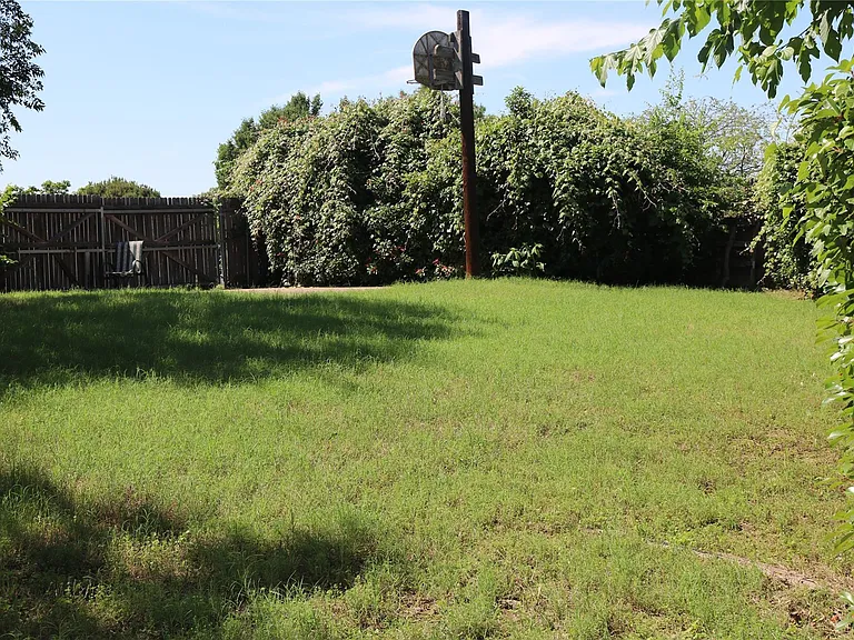 627 Cherry Ln — Photo 19