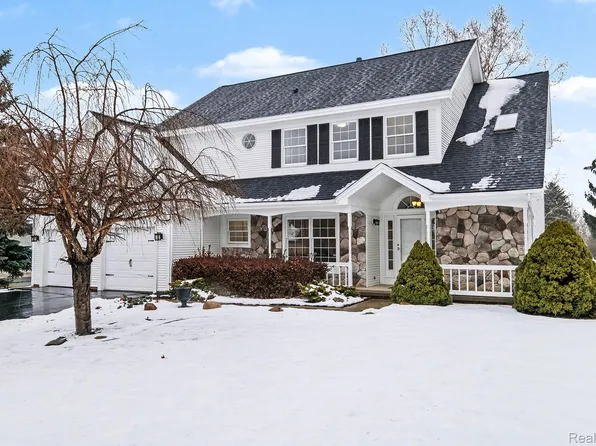 4116 Split Rail Ln, Fenton, MI 48430