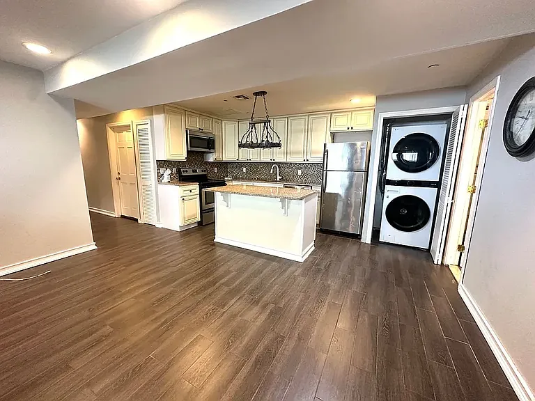 393 Davis Ave #1 — Photo 11