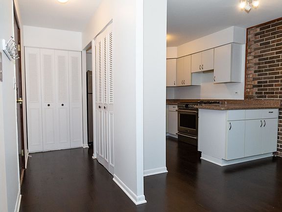 2nd image of 644 W Arlington Pl APT 4B