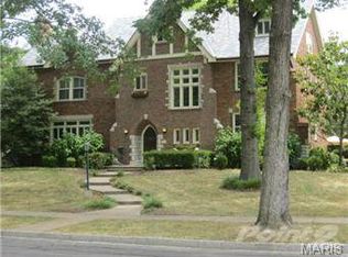 22 Hillvale Dr, Saint Louis, MO 63105