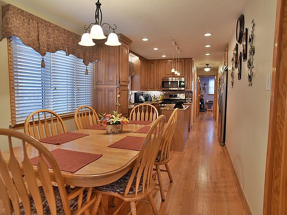4th image of 7435 W Palatine Ave