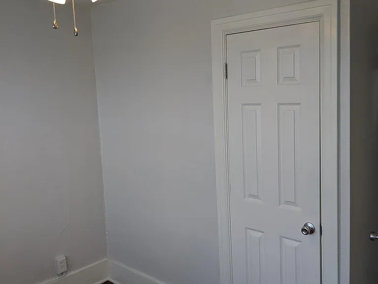 2500 Sulphur Ave — Photo 34