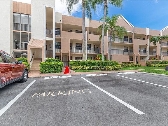 3rd image of 7312 Fairfax Drive #102