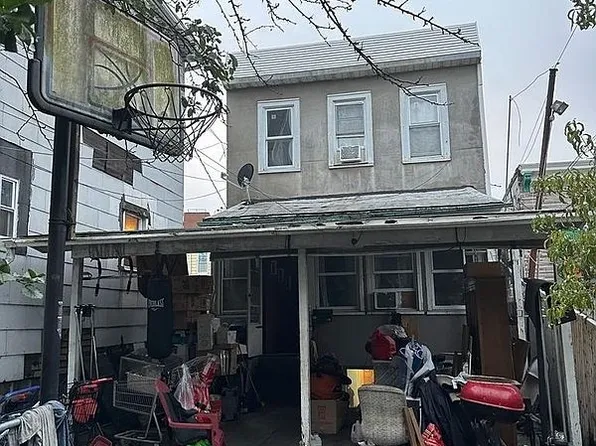 3220 95th St, East Elmhurst, NY 11369