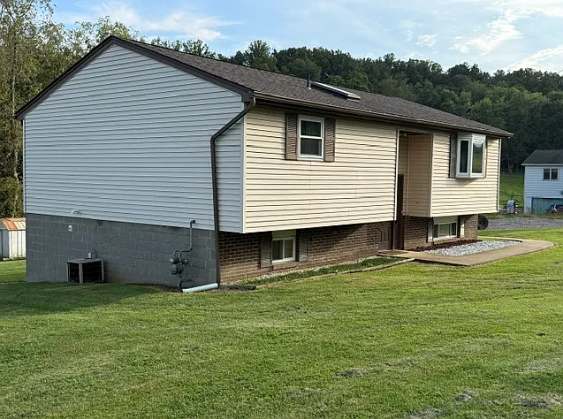 90 Smiley Rd — Photo 1