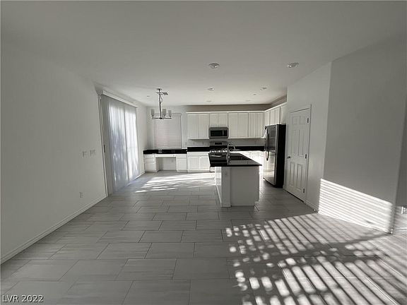 5th image of 3211 Camellia Bank Ave