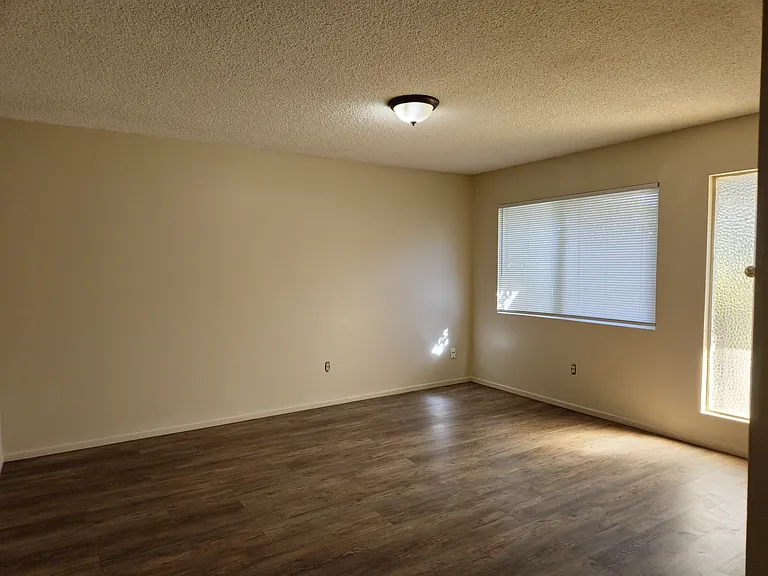 1033 Mira Loma Dr #D — Photo 1