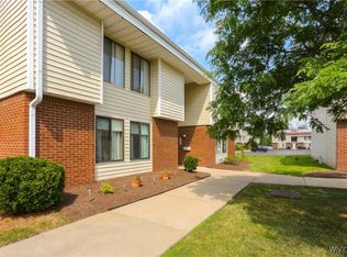 27 Coolbrook Ct #A, East Amherst, NY 14051
