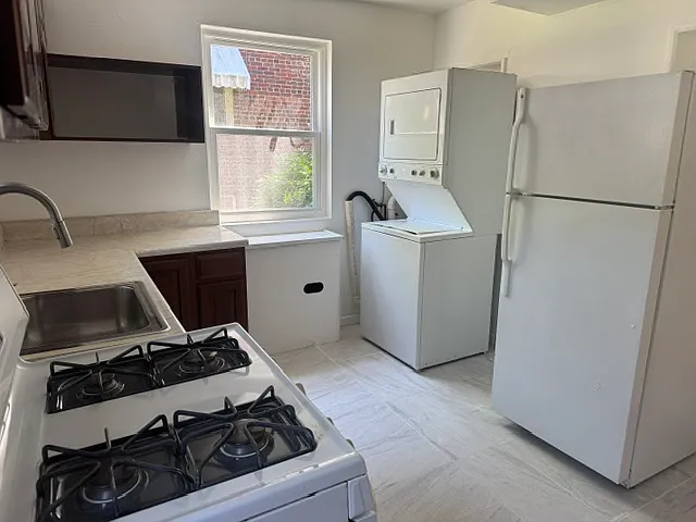 1021 47th Pl NE — Photo 8