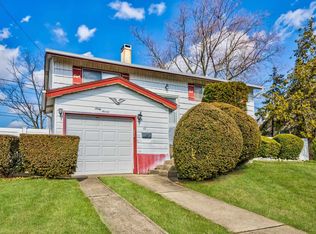 67 Thomas St, Brentwood, NY 11717