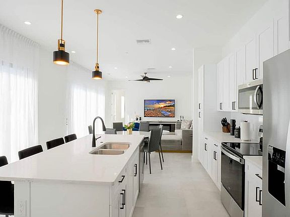 4th image of 3175 Karen Dr