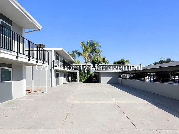 2 bed, 1.0 bath, 744 sqft, $1,395 — Photo 3